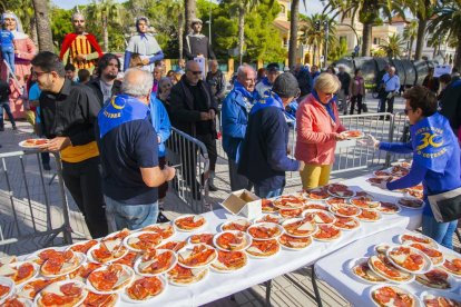 Els salouencs han gaudit del tradicional esmorzar popular