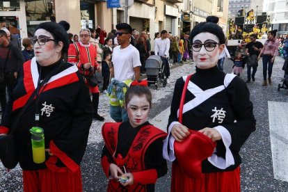 Recull fotogràfic de la desfilada que ha tingut lloc el matí de diumenge