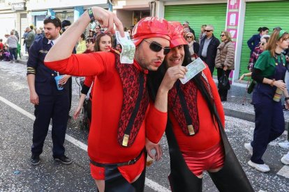 Recull fotogràfic de la desfilada que ha tingut lloc el matí de diumenge