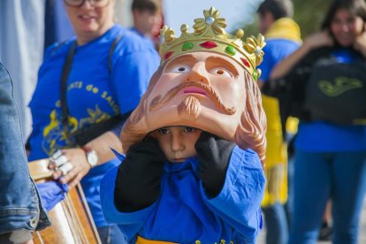 Els elements del seguici festiu han omplert els carrers del municipi de color, música i festa