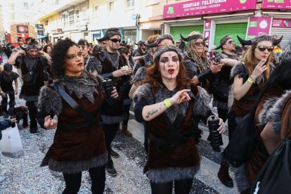 Recull fotogràfic de la desfilada que ha tingut lloc el matí de diumenge