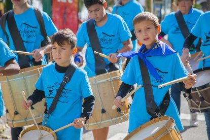 Els elements del seguici festiu han omplert els carrers del municipi de color, música i festa