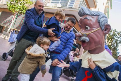 Els elements del seguici festiu han omplert els carrers del municipi de color, música i festa