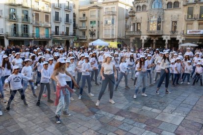 Flashmob al Mercadal de Reus per explicar com fer una reanimació cardiopulmonar