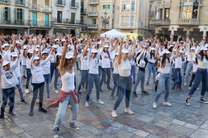 Flashmob al Mercadal de Reus per explicar com fer una reanimació cardiopulmonar