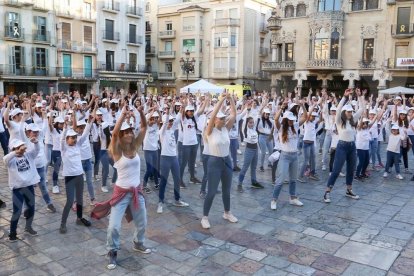 Flashmob al Mercadal de Reus per explicar com fer una reanimació cardiopulmonar