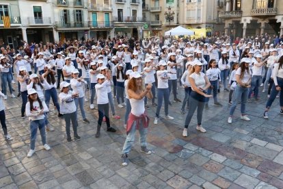 Flashmob al Mercadal de Reus per explicar com fer una reanimació cardiopulmonar