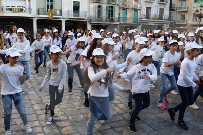 Flashmob al Mercadal de Reus per explicar com fer una reanimació cardiopulmonar