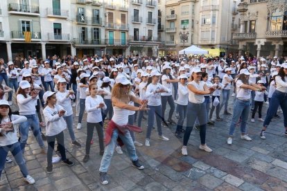 Flashmob al Mercadal de Reus per explicar com fer una reanimació cardiopulmonar