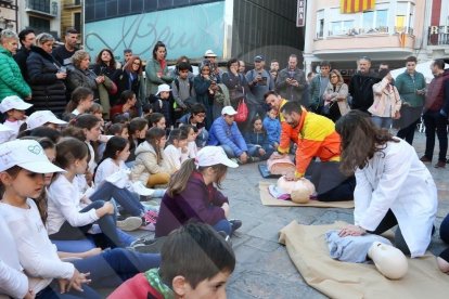 Flashmob al Mercadal de Reus per explicar com fer una reanimació cardiopulmonar