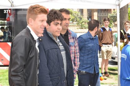 Imatges de la celebració d ela festa social organitzada pel Nàstic a la rambla Nova de Tarragona com a preàmbul del derbi de l'1 de maig amb el Reus.