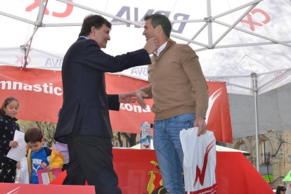 Imatges de la celebració d ela festa social organitzada pel Nàstic a la rambla Nova de Tarragona com a preàmbul del derbi de l'1 de maig amb el Reus.