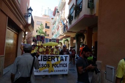 Molt de moviment al carrer amb manifestacions pels dos cantons