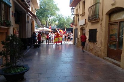 Molt de moviment al carrer amb manifestacions pels dos cantons