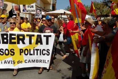 Molt de moviment al carrer amb manifestacions pels dos cantons