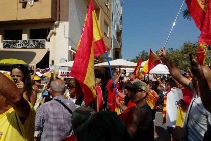 Molt de moviment al carrer amb manifestacions pels dos cantons