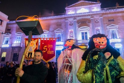 Premis a les comparses del Carnaval de Tarragonai crema del Ninot, la Ninota i la Bota