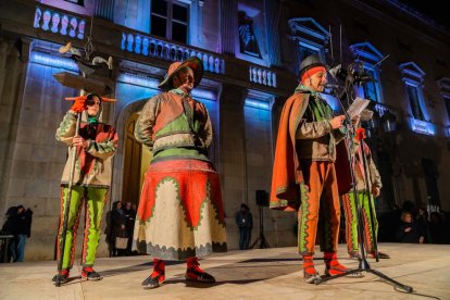 Premis a les comparses del Carnaval de Tarragonai crema del Ninot, la Ninota i la Bota