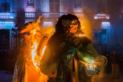 Premis a les comparses del Carnaval de Tarragonai crema del Ninot, la Ninota i la Bota