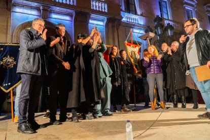 Premis a les comparses del Carnaval de Tarragonai crema del Ninot, la Ninota i la Bota