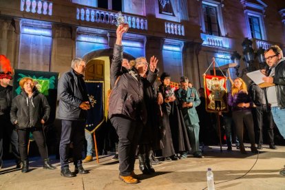 Premis a les comparses del Carnaval de Tarragonai crema del Ninot, la Ninota i la Bota