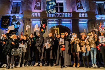 Premis a les comparses del Carnaval de Tarragonai crema del Ninot, la Ninota i la Bota