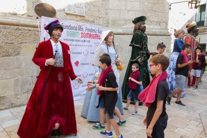 Els infants van gaudir de les activitats 'Tastalafesta' i 'Aixeca el teu gegant', a més de poder entregar el seu xumet a la Mulassa