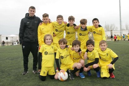 Els 300 jugadors van ser sobre la gespa de l'estadi Ortega Parejo de Campclar