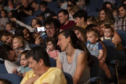 Un total de 37 propostes emergents i familiars s'han presentat durant els tres dies de programació. S'han exhaurit totes les entrades dels espectacles en espais interiors i 9.000 persones en total han gaudit del conjunt de les propostes de la fira.