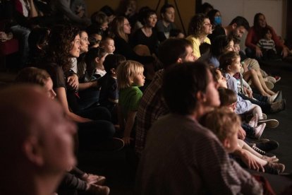 Un total de 37 propostes emergents i familiars s'han presentat durant els tres dies de programació. S'han exhaurit totes les entrades dels espectacles en espais interiors i 9.000 persones en total han gaudit del conjunt de les propostes de la fira.