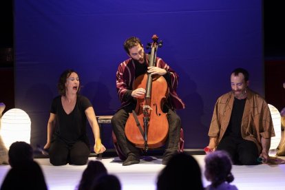 Un total de 37 propostes emergents i familiars s'han presentat durant els tres dies de programació. S'han exhaurit totes les entrades dels espectacles en espais interiors i 9.000 persones en total han gaudit del conjunt de les propostes de la fira.