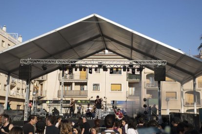 Un total de 37 propostes emergents i familiars s'han presentat durant els tres dies de programació. S'han exhaurit totes les entrades dels espectacles en espais interiors i 9.000 persones en total han gaudit del conjunt de les propostes de la fira.