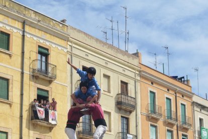 Poca gent però molta il·lusió a la diada internacional a la plaça de la Font