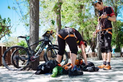 Vikingos y vikingues de Dinamarca y Noruega luchan en la Viking Raid Tarragona