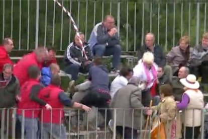 Un vídeo confirma las agresiones a dos animalistas en un correbou del Mas de Barberans