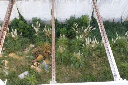 CiU denuncia un abocador il·legal en un solar privat del carrer Fortuny