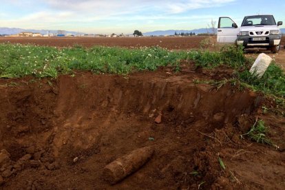 Guàrdia Civil, TEDAX, brigada, camp, agent, exacavadora, finca, detonació controlada, troballa, Guerra Civil, projectil