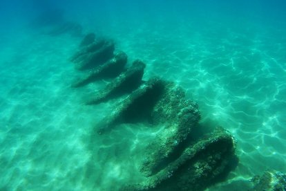 Dos submarinistas encuentran un barco hundido el año 1937 delante de Altafulla