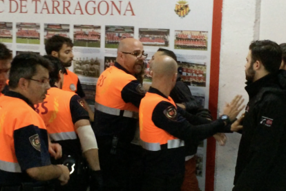 Un aficionat d'«Orgull Grana» agredeix, presumptament, a un agent de la seguretat privada