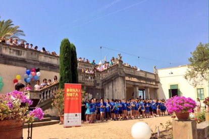 400 alumnes dónen la nota al Vendrell