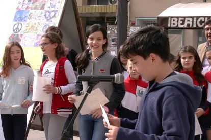 Nou centres educatius tarragonins elaboren i presenten els 'Murs per la Pau'