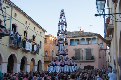 Castells de gamma extra a Altafulla en una diada que comença una hora i mitja tard