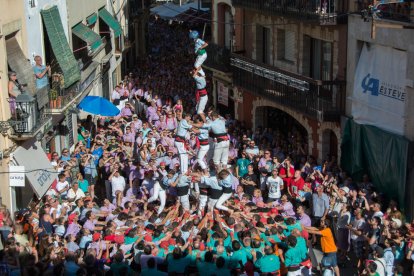 La diada del Quadre de Santa Rosalia veu quatre castells de nou pisos