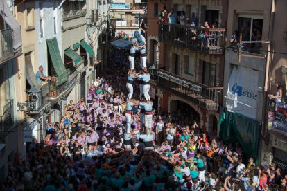La diada del Quadre de Santa Rosalia veu quatre castells de nou pisos