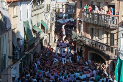 La diada del Quadre de Santa Rosalia veu quatre castells de nou pisos