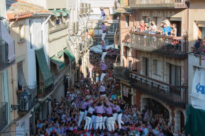 La diada del Quadre de Santa Rosalia veu quatre castells de nou pisos