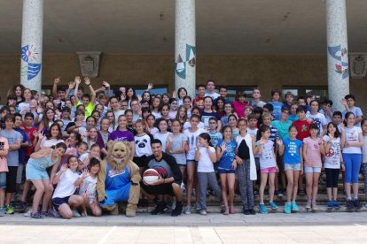 El jugador de l'NBA Danny Green visita Tarragona