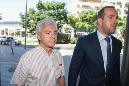 L'antiga executiva de PxC passa pels jutjats de Reus i assenyala a Anglada