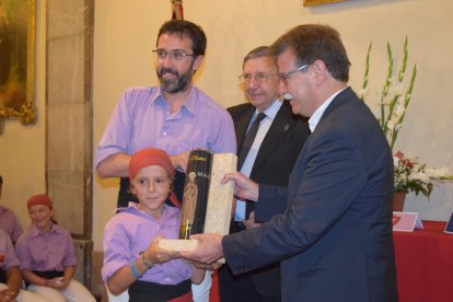 Sant Magí atorga força, valor, equilibri i seny als castellers de Tarragona