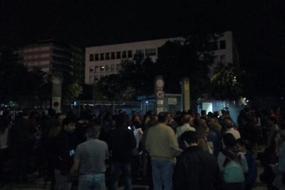 Primeras colas en los colegios electorales para poder votar al referéndum del 1-O